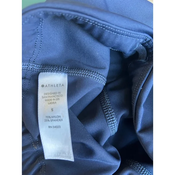 Women's Athleta Ultimate Stash Pocket 7" Athletic Shorts S Navy - Picture 6 of 10